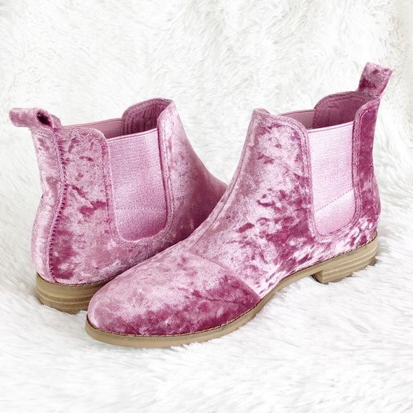 Toms Shoes - NWT Toms Ella rose velvet bootie in size 8